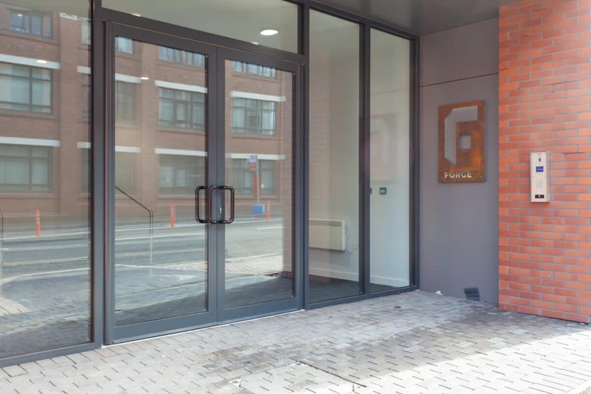 Modern 1 Bedroom Apartment In Central Brimingham Бирмингам Екстериор снимка